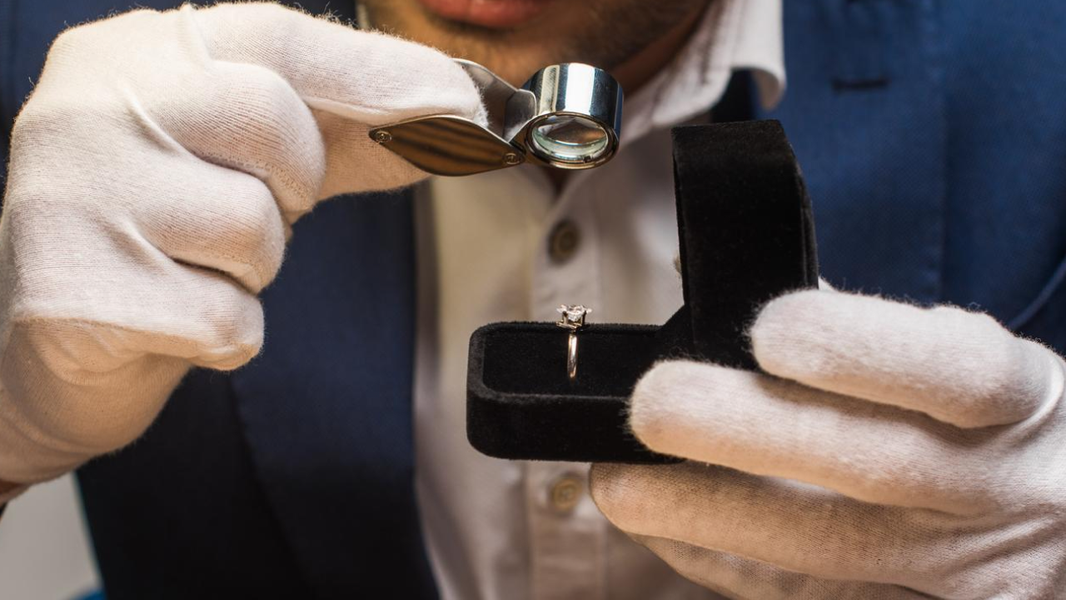 How to Choose a 1 Carat Diamond Ring? The Expert Buying Guide